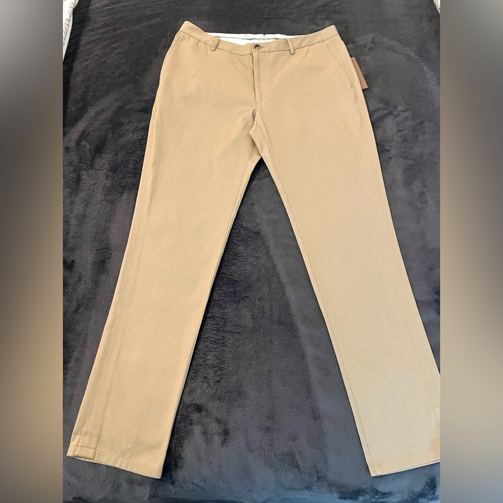 Mens Burberry Shibden Chino NWT US size 42